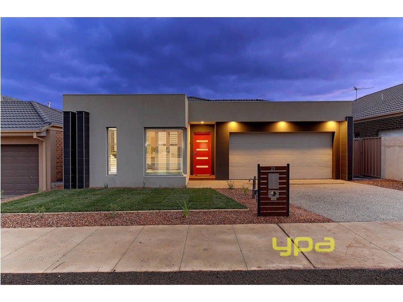 21 Hascombe Drive, Caroline Springs VIC 3023