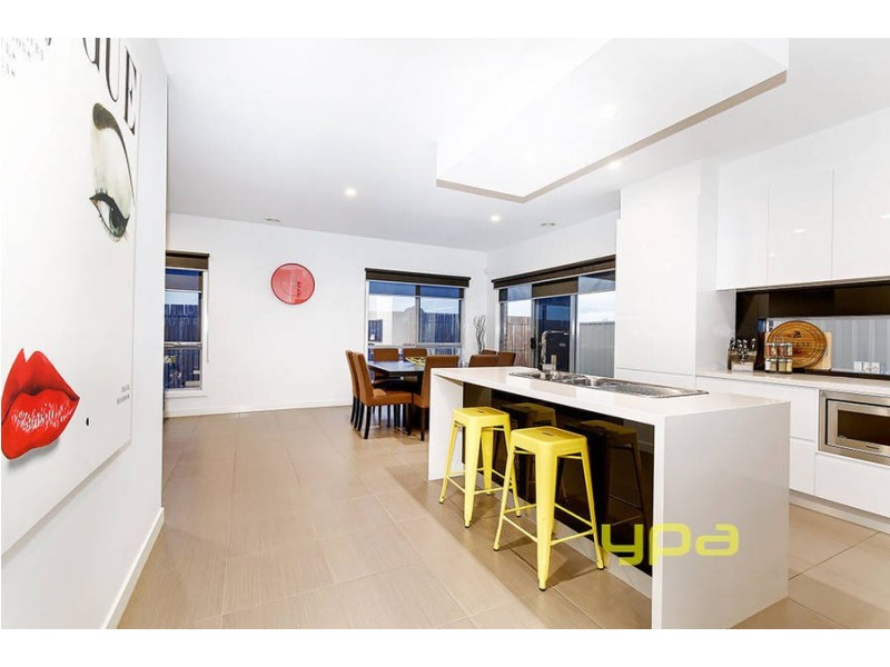 21 Hascombe Drive, Caroline Springs VIC 3023