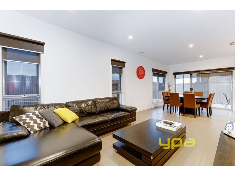 21 Hascombe Drive, Caroline Springs VIC 3023