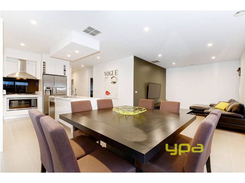 21 Hascombe Drive, Caroline Springs VIC 3023