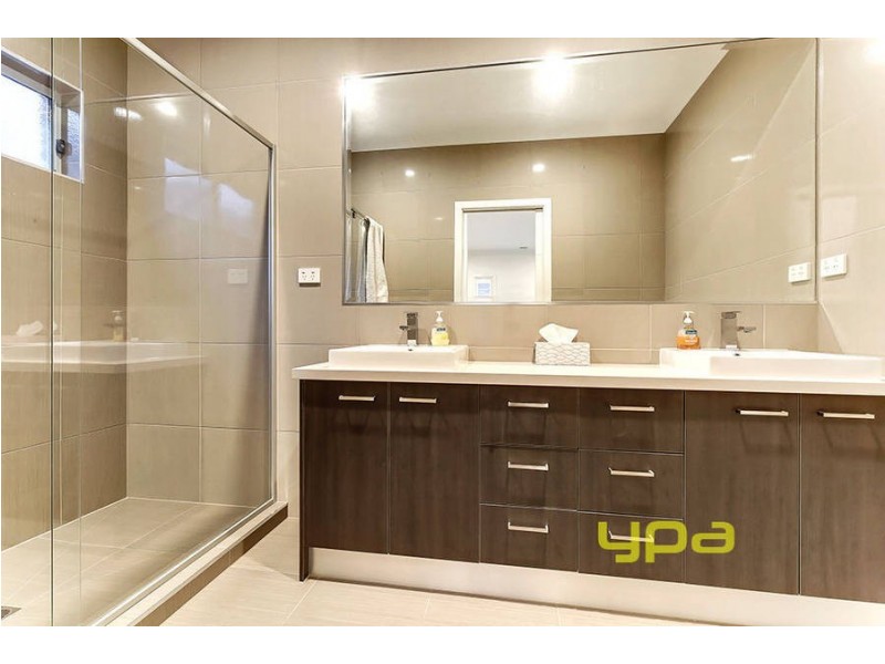 21 Hascombe Drive, Caroline Springs VIC 3023