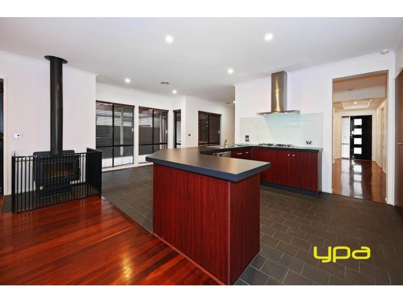 15 Carlton Court, Taylors Hill VIC 3037