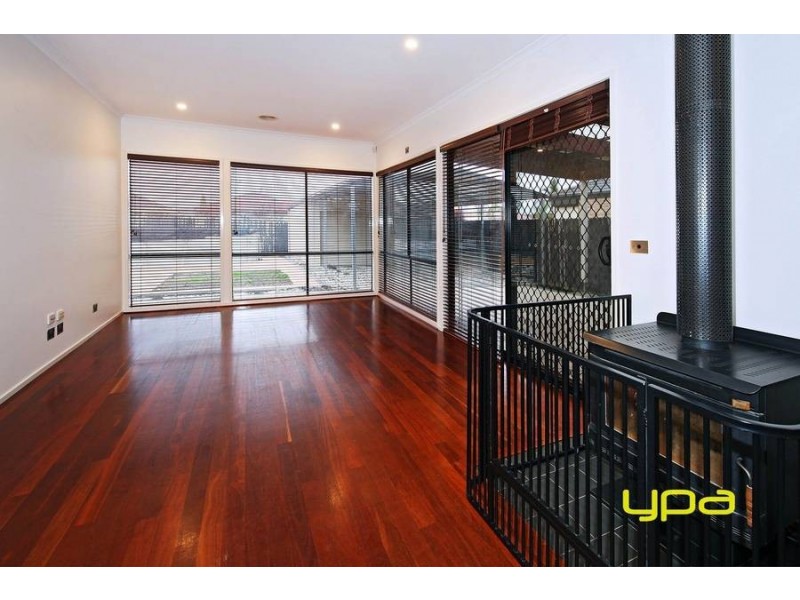 15 Carlton Court, Taylors Hill VIC 3037