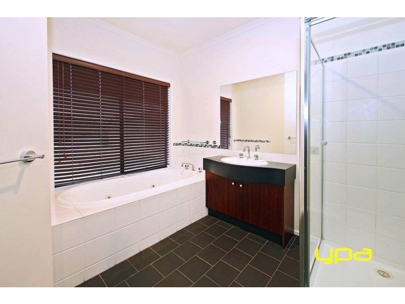 15 Carlton Court, Taylors Hill VIC 3037