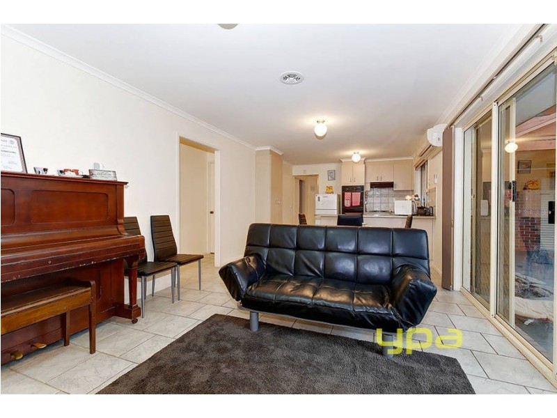 8 Whitmore Place, Hillside VIC 3037