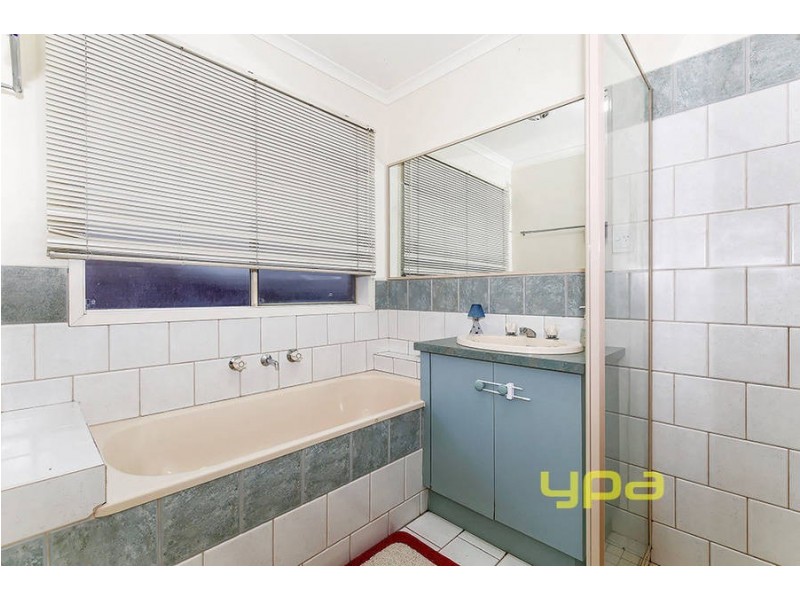 8 Whitmore Place, Hillside VIC 3037