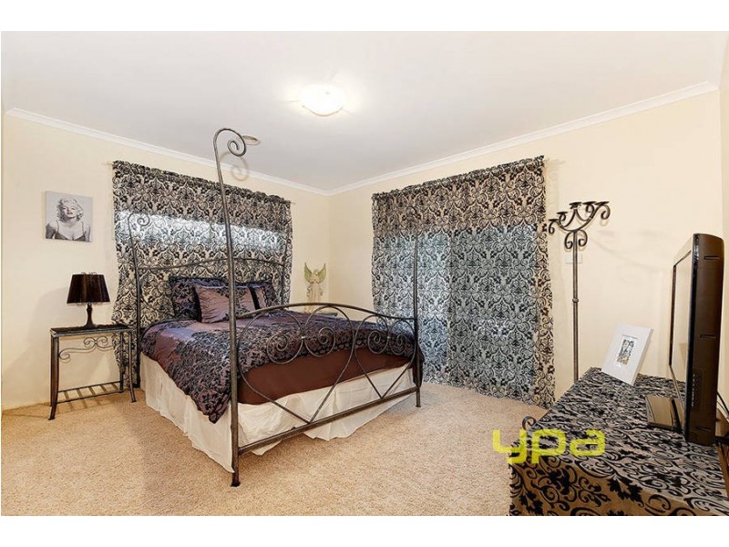 14 Colston Drive, Hillside VIC 3037