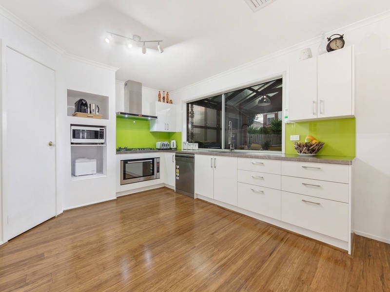 2 Boberrit Wynd, Sydenham VIC 3037