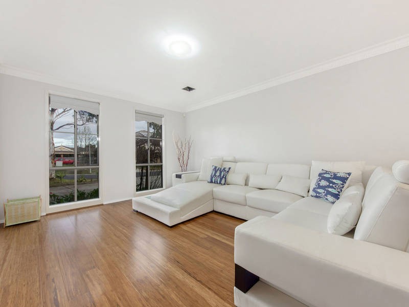 2 Boberrit Wynd, Sydenham VIC 3037