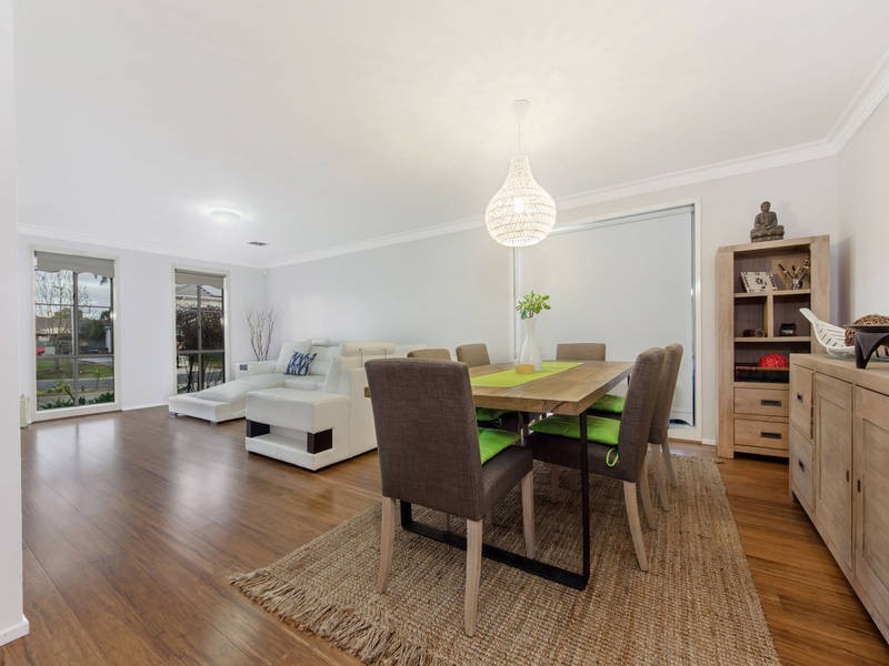 2 Boberrit Wynd, Sydenham VIC 3037