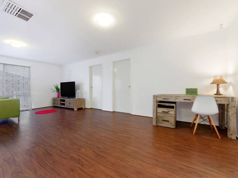 2 Boberrit Wynd, Sydenham VIC 3037