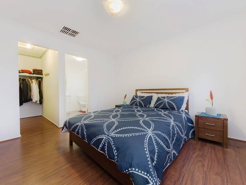 2 Boberrit Wynd, Sydenham VIC 3037