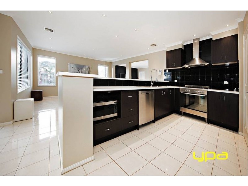 24 Brewster Way, Taylors Hill VIC 3037