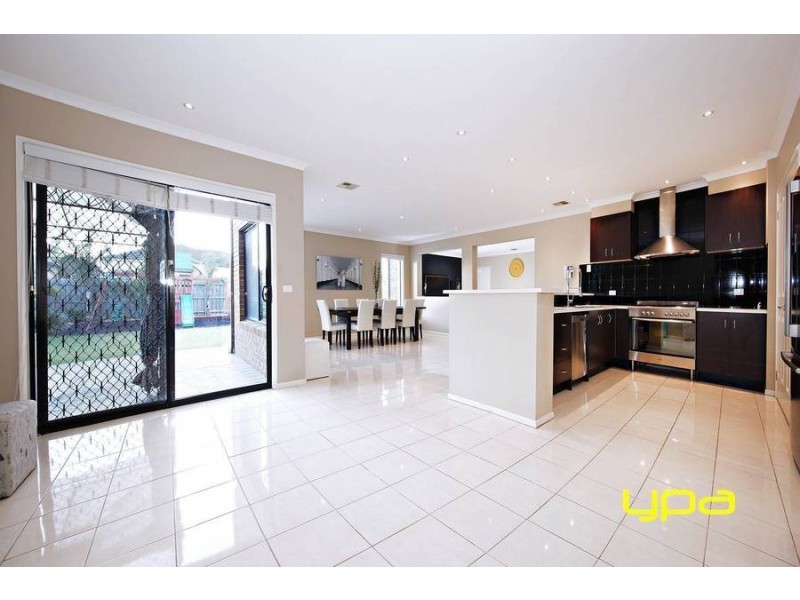 24 Brewster Way, Taylors Hill VIC 3037