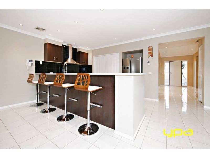 24 Brewster Way, Taylors Hill VIC 3037