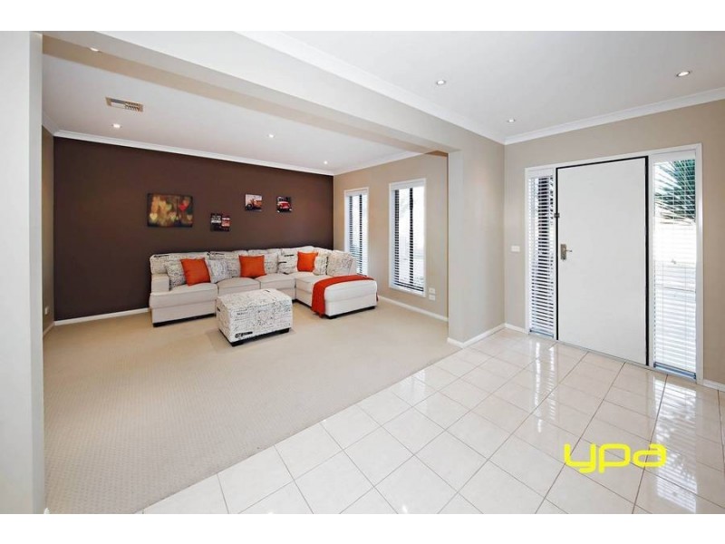 24 Brewster Way, Taylors Hill VIC 3037