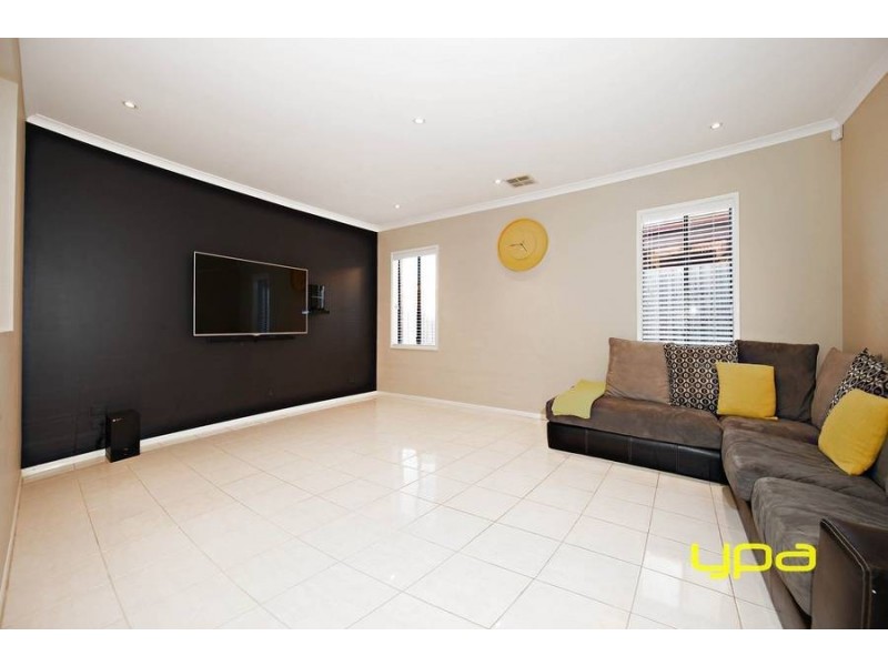 24 Brewster Way, Taylors Hill VIC 3037