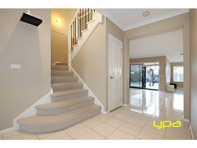 24 Brewster Way, Taylors Hill VIC 3037