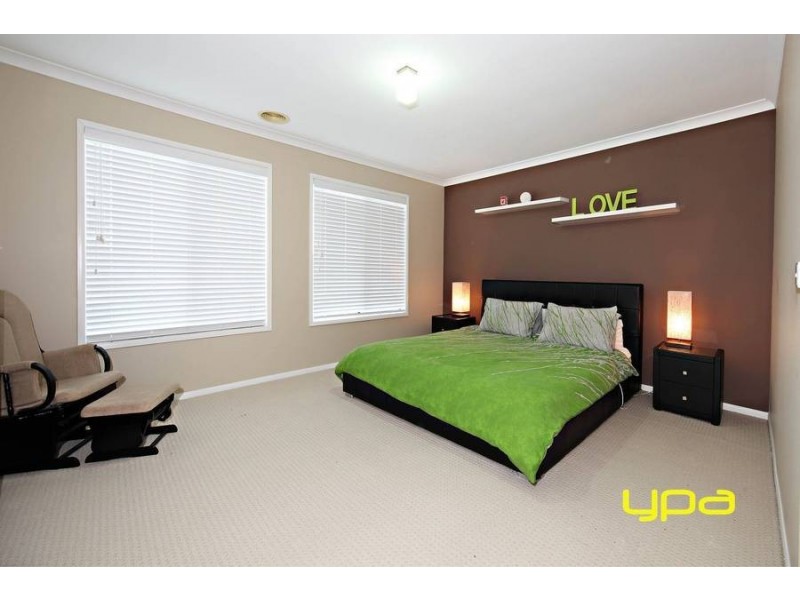 24 Brewster Way, Taylors Hill VIC 3037