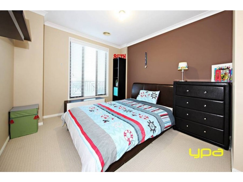 24 Brewster Way, Taylors Hill VIC 3037