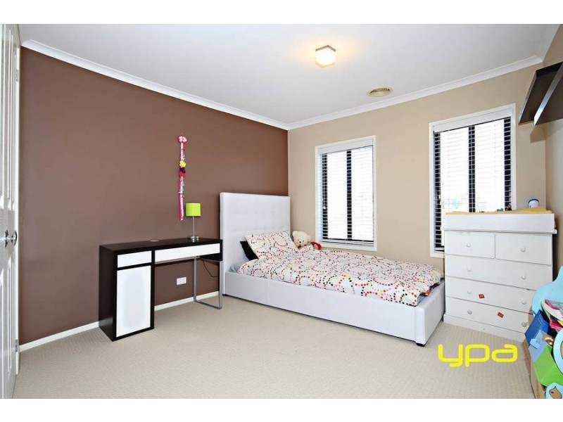 24 Brewster Way, Taylors Hill VIC 3037