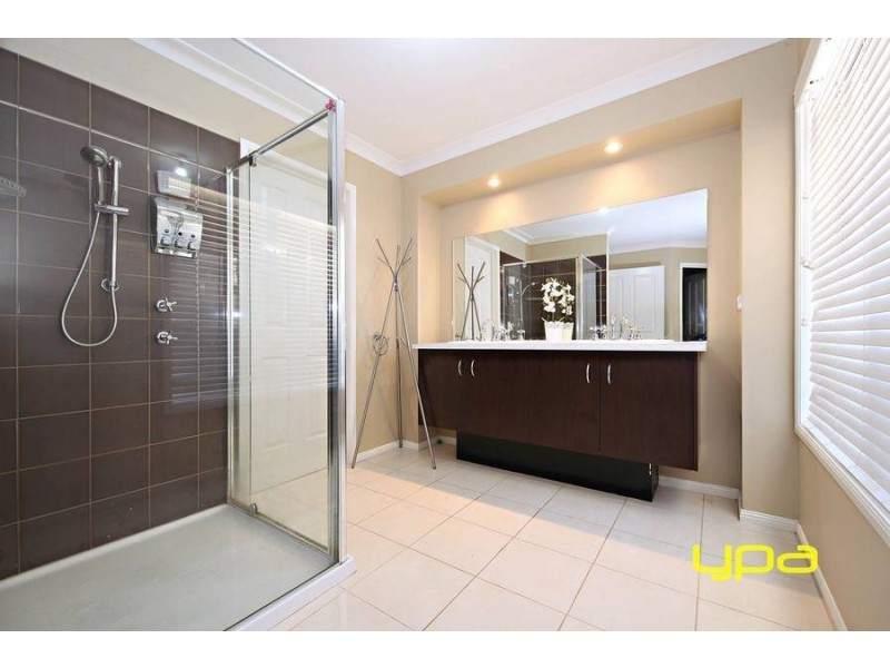 24 Brewster Way, Taylors Hill VIC 3037