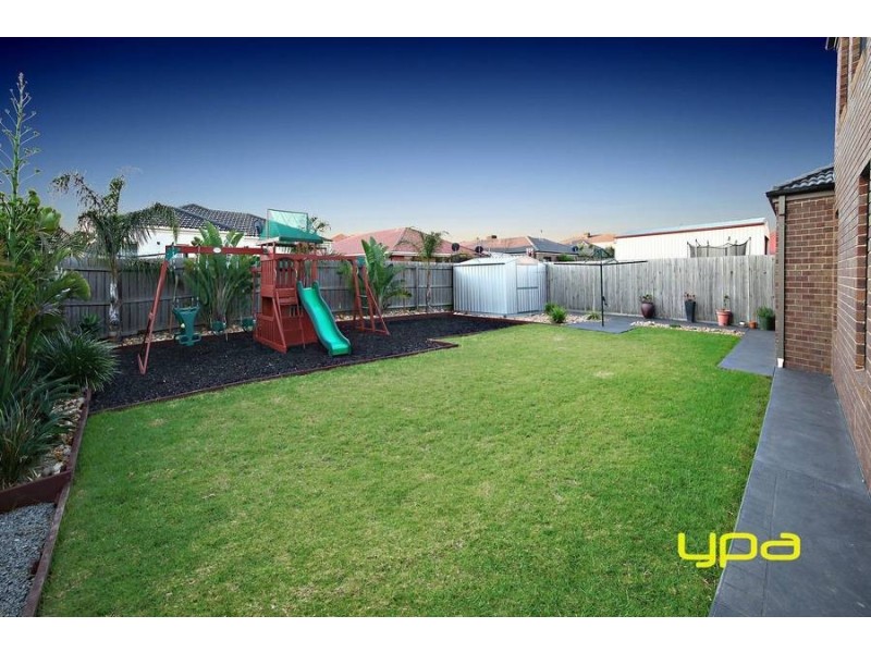 24 Brewster Way, Taylors Hill VIC 3037