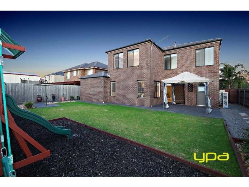 24 Brewster Way, Taylors Hill VIC 3037