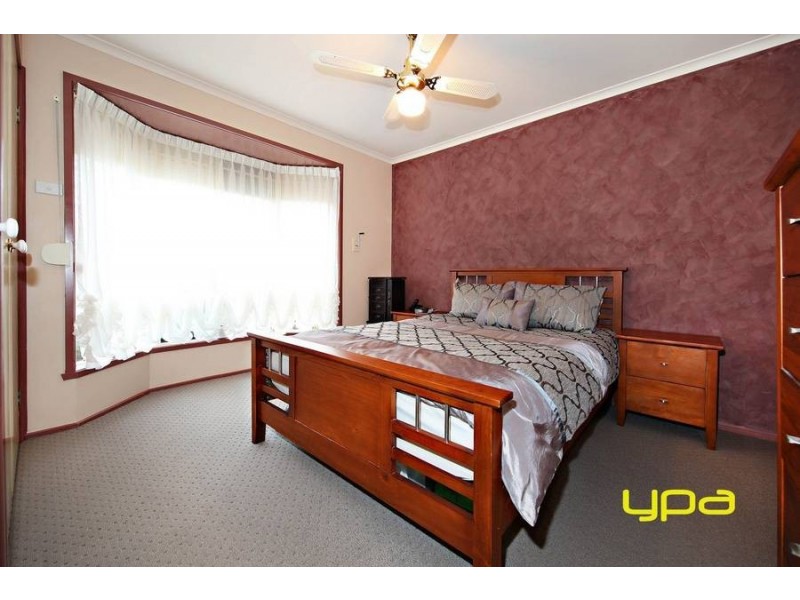 2 Aitken Drive, Delahey VIC 3037