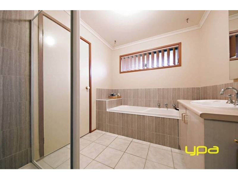 2 Aitken Drive, Delahey VIC 3037