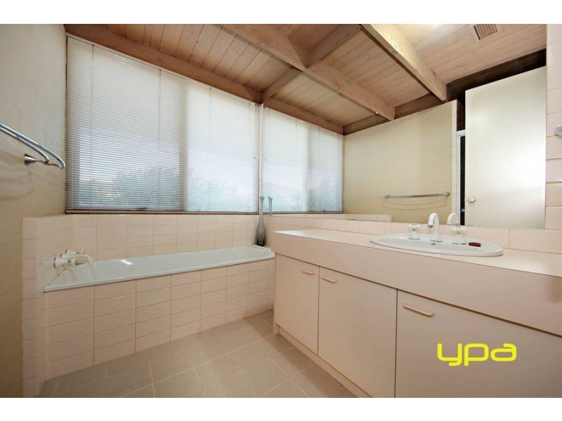 14 Banchory Avenue, Hillside VIC 3037