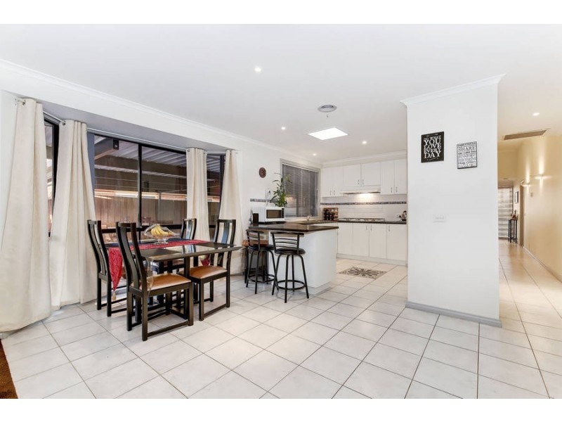 15 Pimelea Way, Hillside VIC 3037