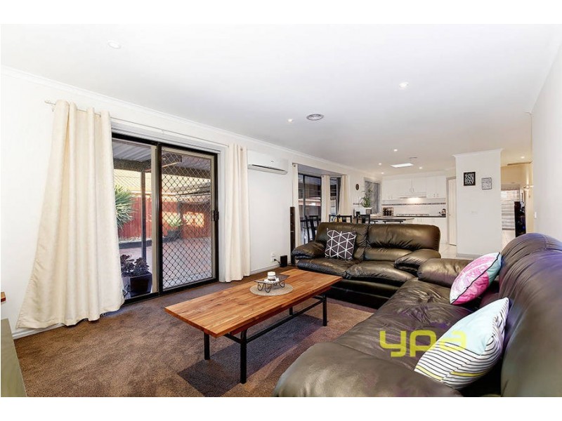 15 Pimelea Way, Hillside VIC 3037