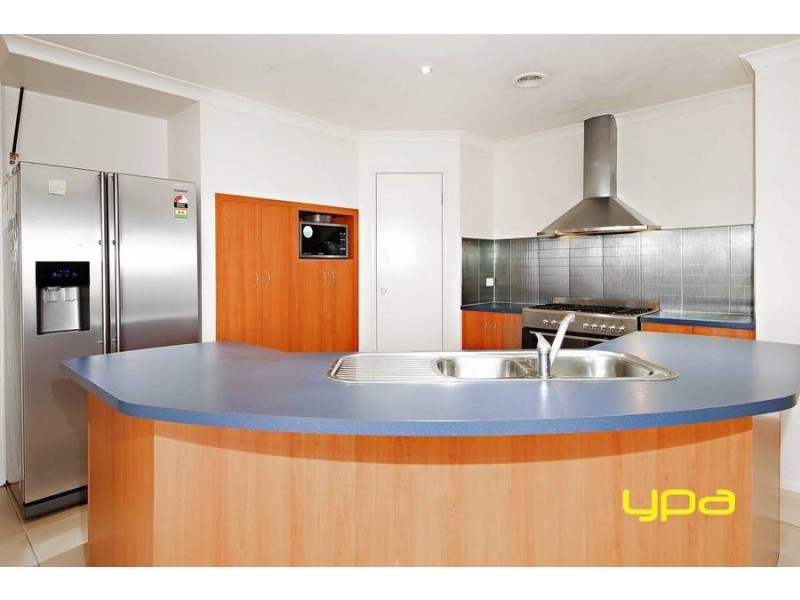 10 Rockland Court, Taylors Hill VIC 3037