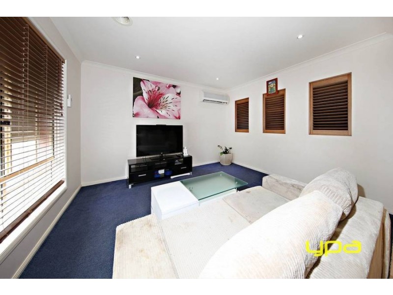 10 Rockland Court, Taylors Hill VIC 3037