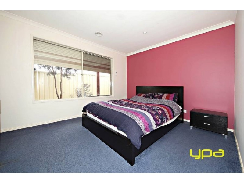 10 Rockland Court, Taylors Hill VIC 3037