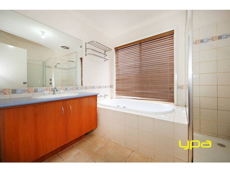 10 Rockland Court, Taylors Hill VIC 3037