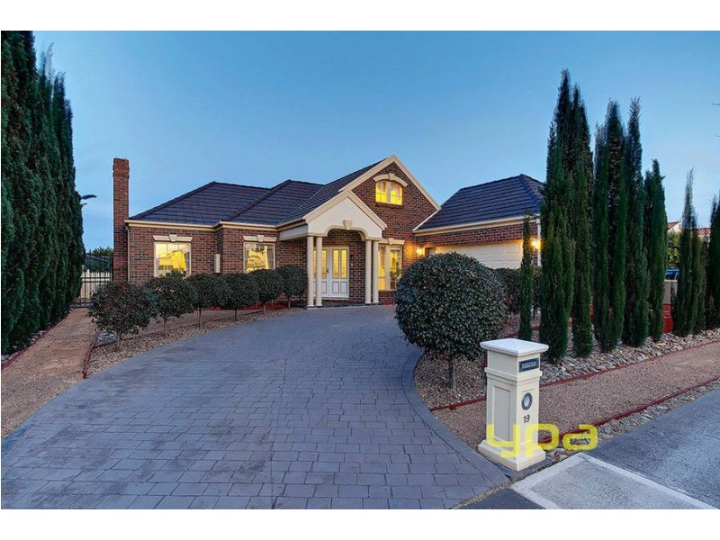 19 Rose Hedge Drive, Sydenham VIC 3037