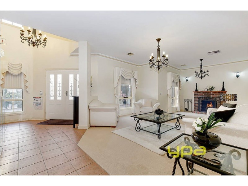 19 Rose Hedge Drive, Sydenham VIC 3037