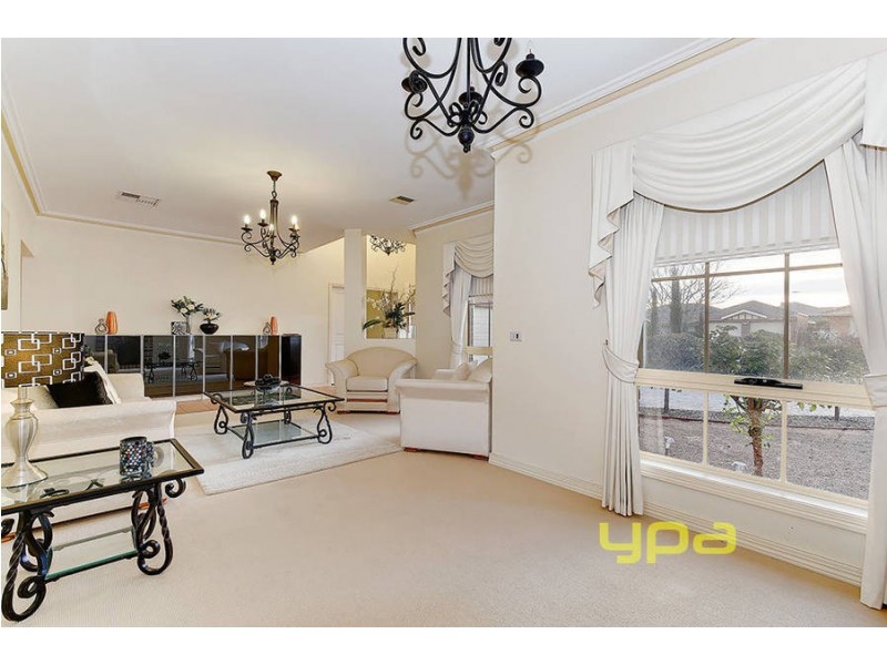 19 Rose Hedge Drive, Sydenham VIC 3037