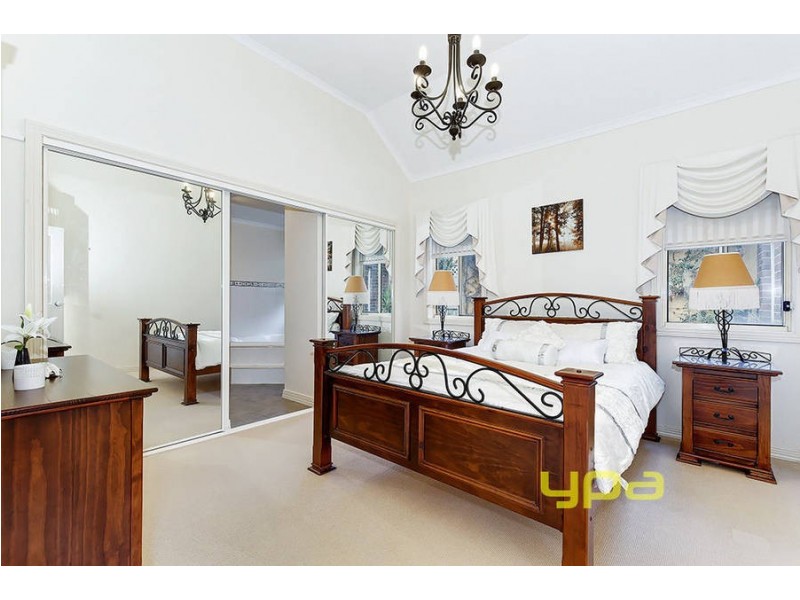 19 Rose Hedge Drive, Sydenham VIC 3037