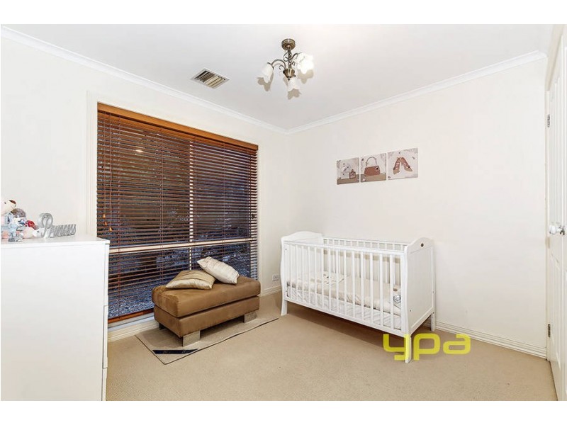 19 Rose Hedge Drive, Sydenham VIC 3037