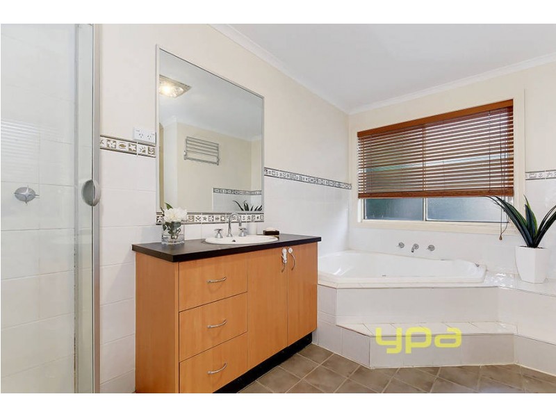 19 Rose Hedge Drive, Sydenham VIC 3037