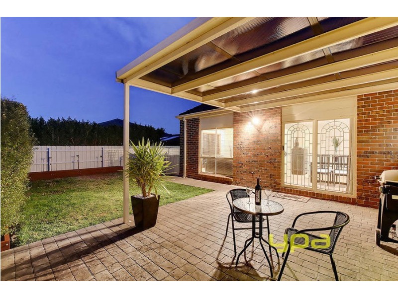 19 Rose Hedge Drive, Sydenham VIC 3037
