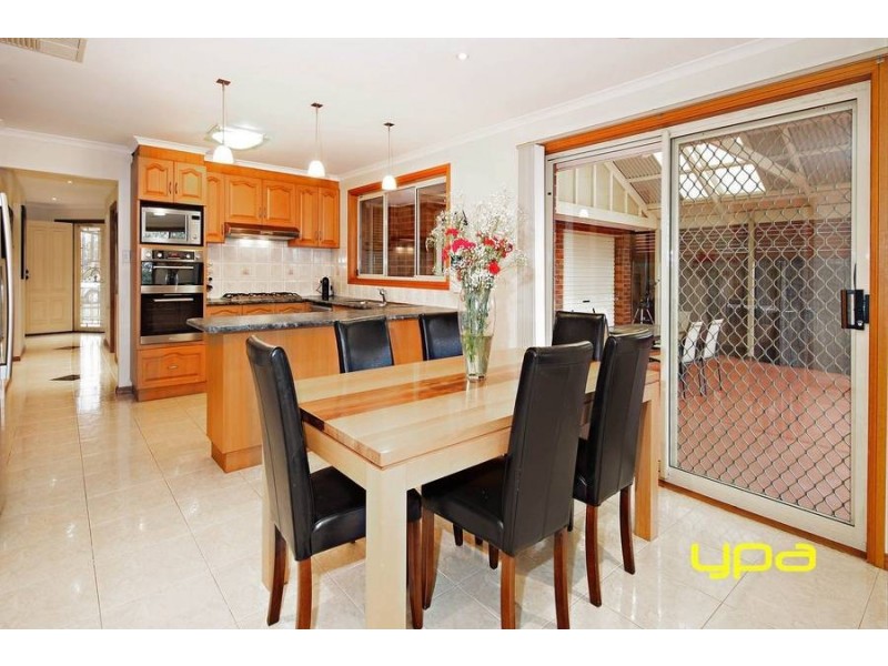 22 Howqua Way, Taylors Hill VIC 3037