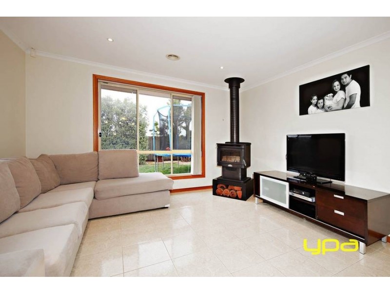 22 Howqua Way, Taylors Hill VIC 3037