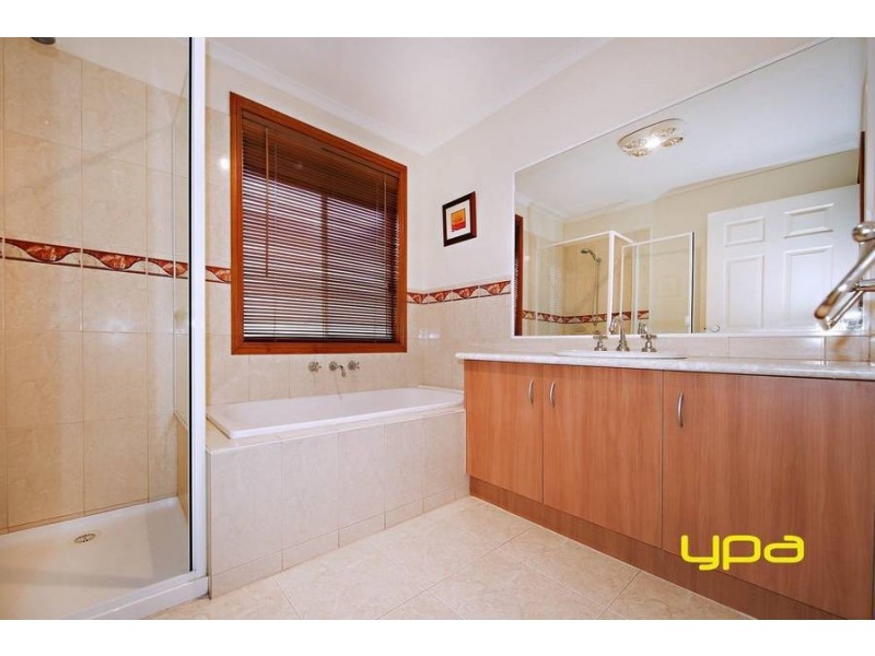 22 Howqua Way, Taylors Hill VIC 3037