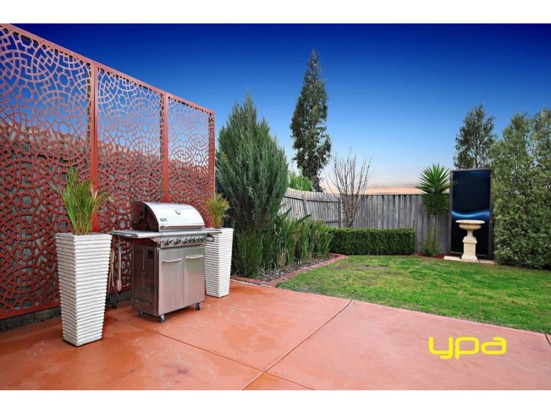 22 Howqua Way, Taylors Hill VIC 3037