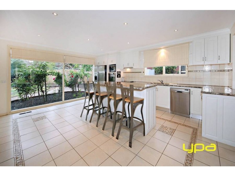 52 Rutherglen Way, Taylors Lakes VIC 3038