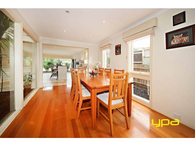 52 Rutherglen Way, Taylors Lakes VIC 3038